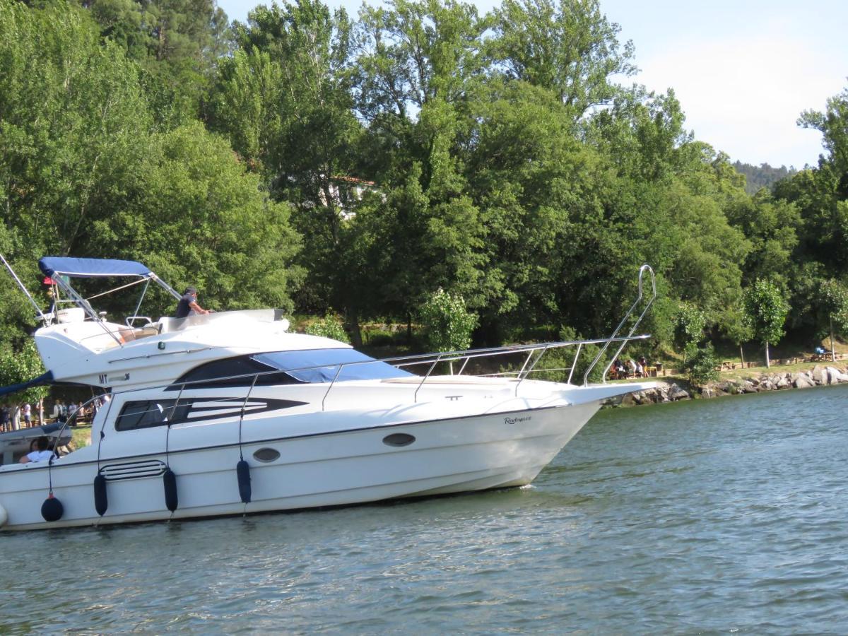 Aquadouro Yacht Radames - Sleep Boat Experience Hotel Castelo de Paiva Exterior photo