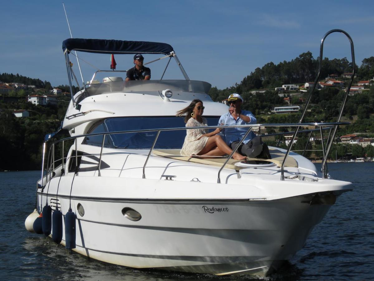 Aquadouro Yacht Radames - Sleep Boat Experience Hotel Castelo de Paiva Exterior photo