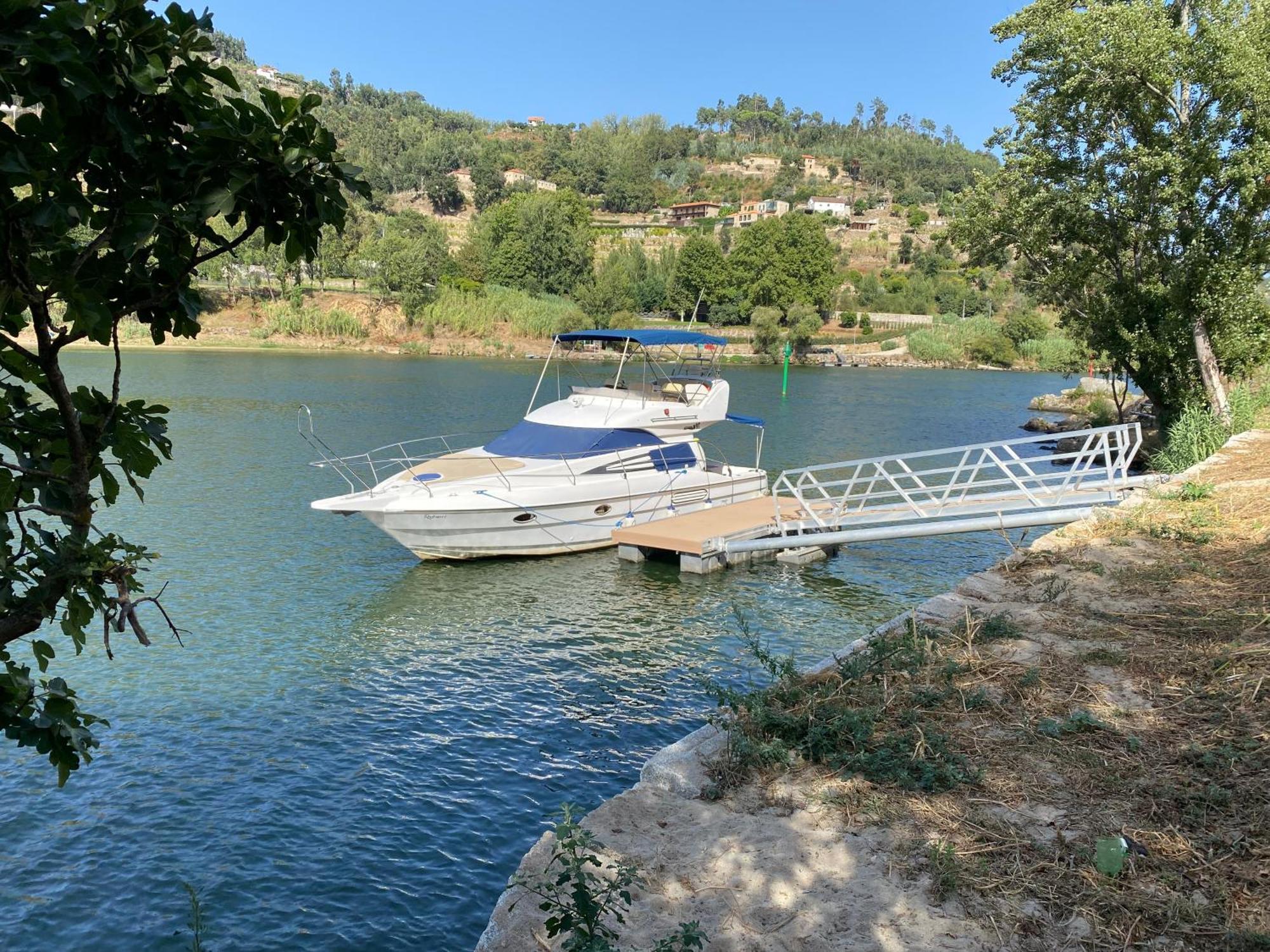Aquadouro Yacht Radames - Sleep Boat Experience Hotel Castelo de Paiva Exterior photo